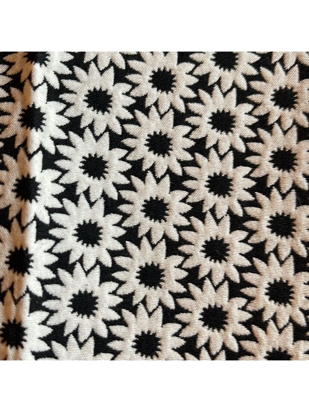 MISS SELFRIDGE SZ 8 Black and White daisy floral Patterned ankle crop Pants